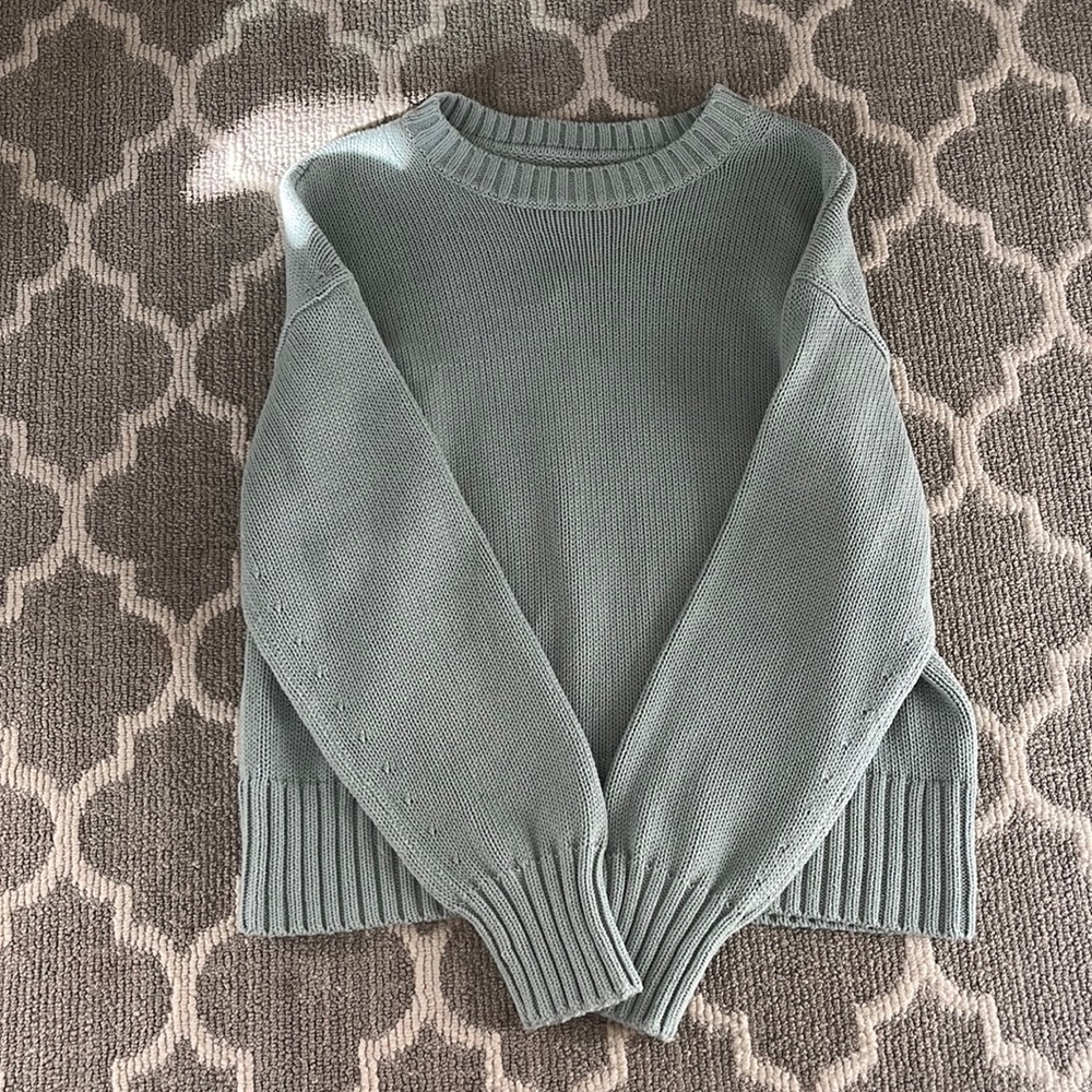Gap sweater never worn